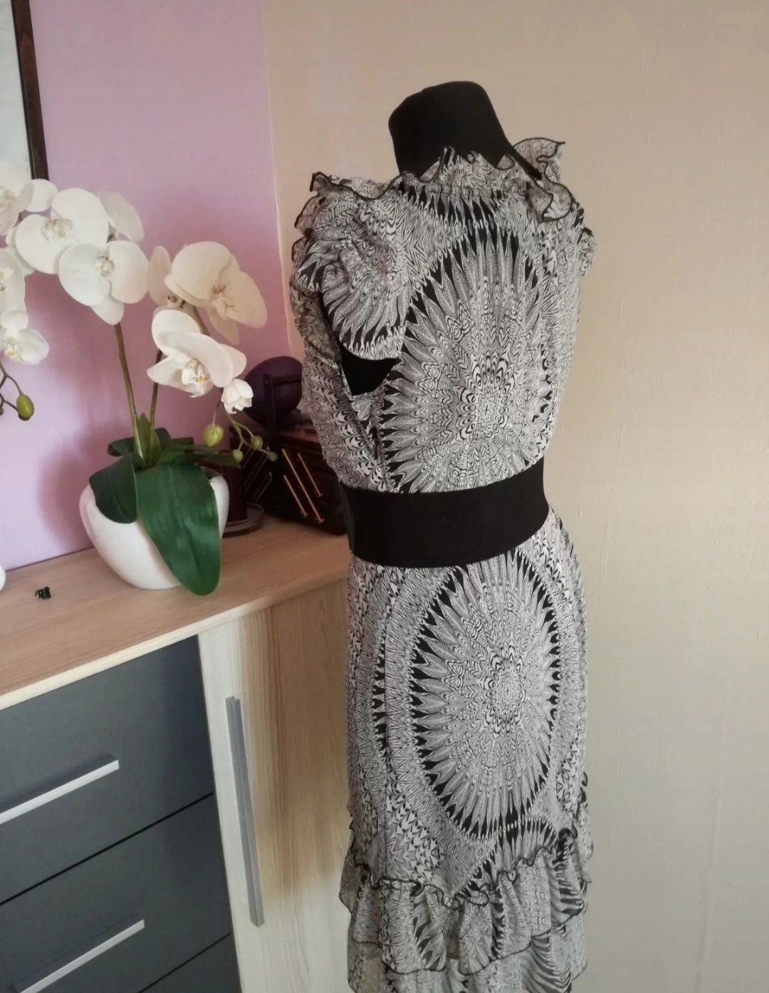 Elegancka sukienka na wiele okazji M/L