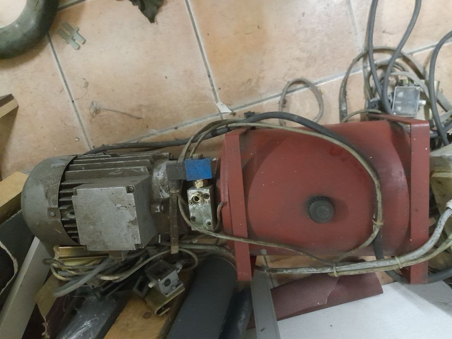 Elevador monta cargas