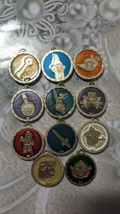 Продам медальены Шрека 11 шт.