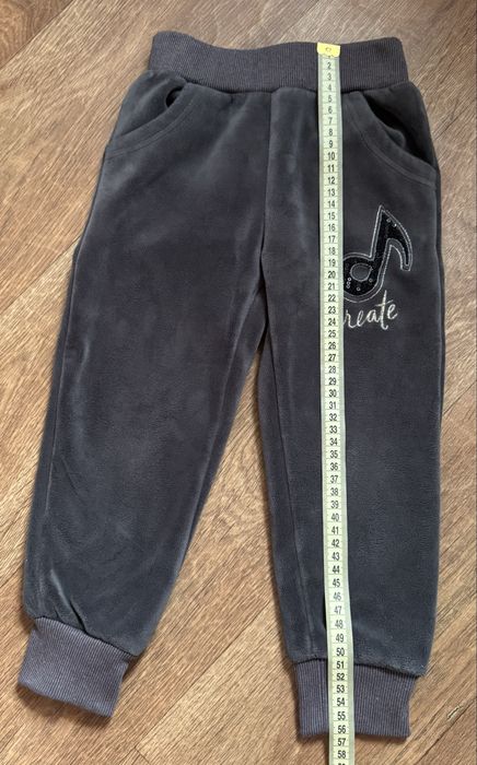 Велюровый теплый костюм для девочки 104р.