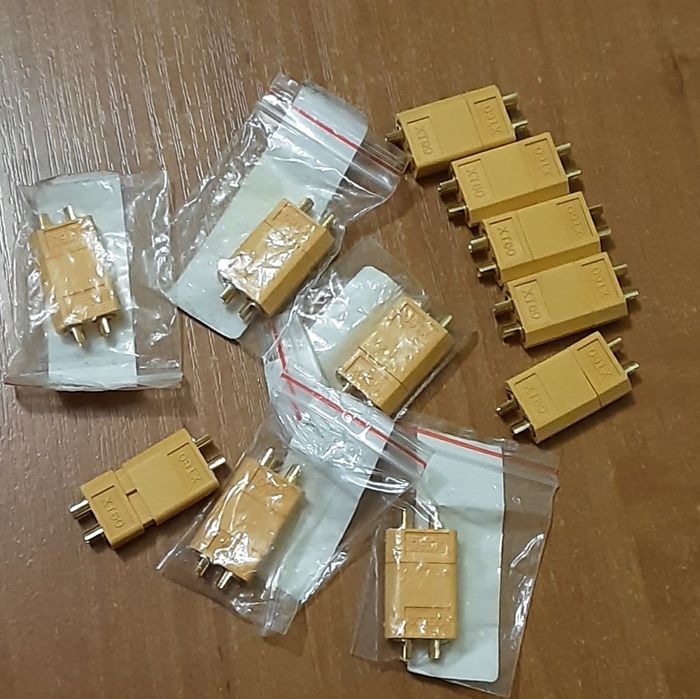 Роз'єм XT-60. Не дорого. Є багато штук.