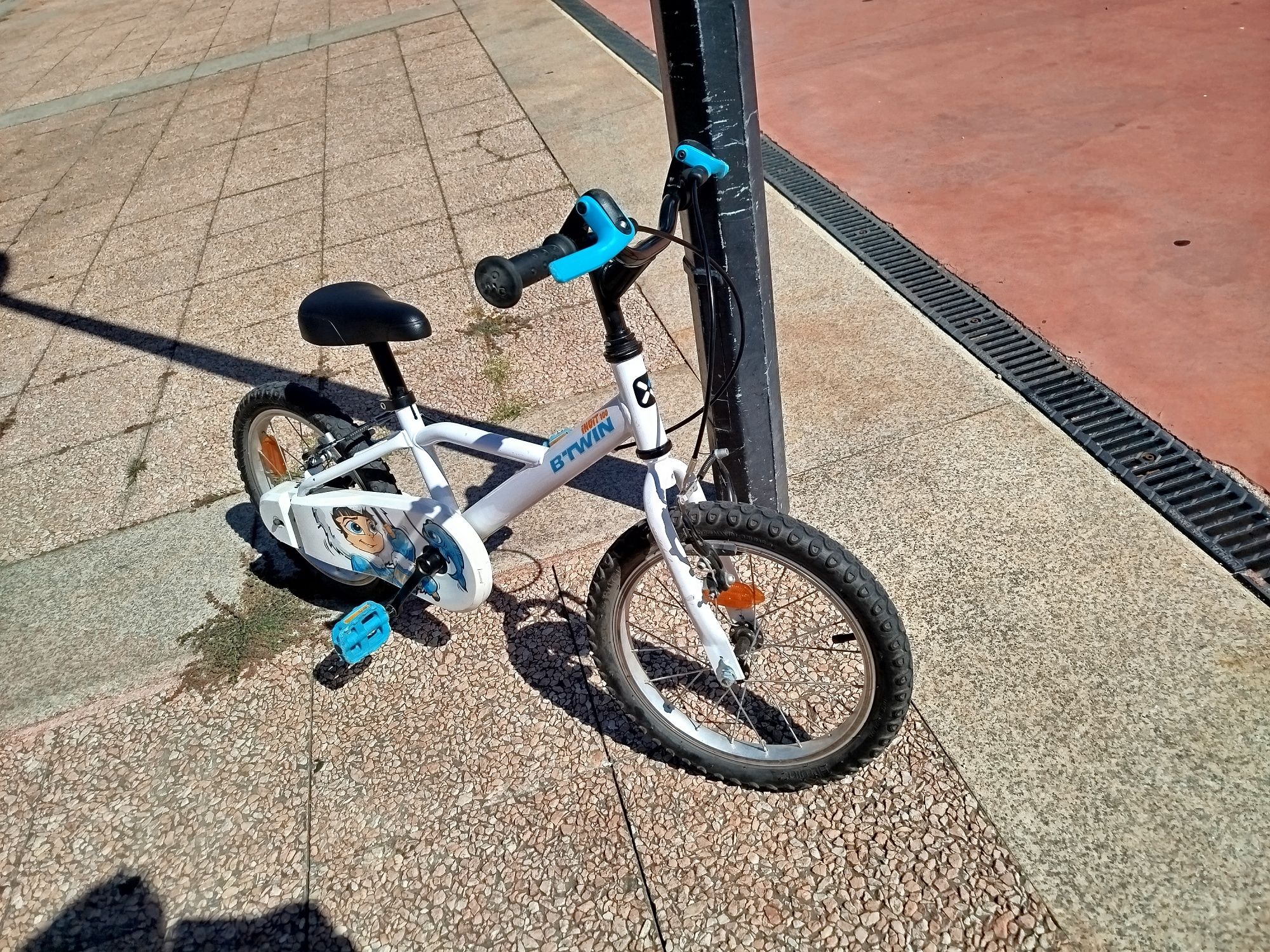 Bicicleta criança roda 16", com rodinhas oferta