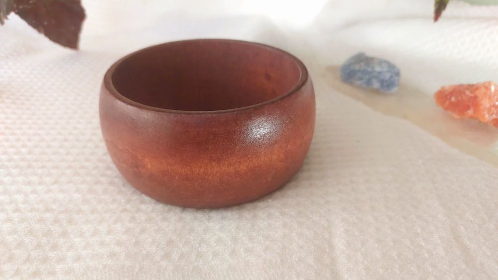 Pulseira de madeira larga