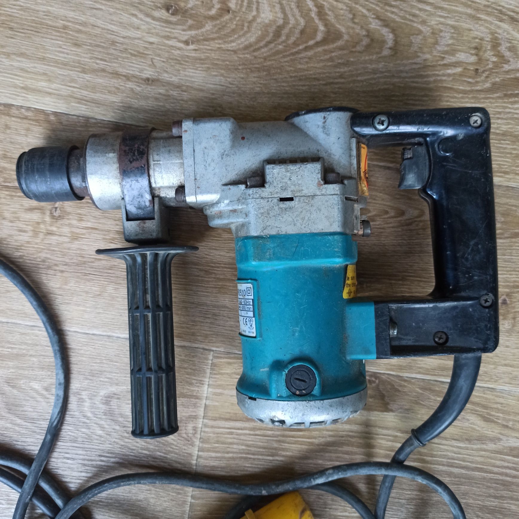 Młotowiertarka MAKITA HR2510 na 110V MADE in JAPAN jest SOLIDNA