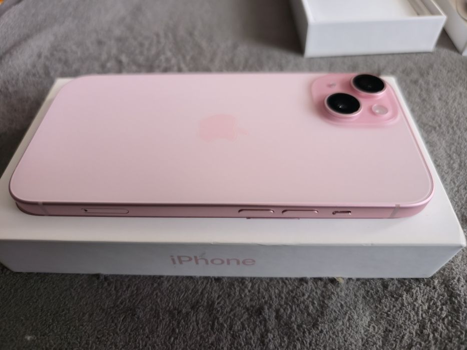 iPhone 15 128 GB różowy - jak NOWY + 2x Etui