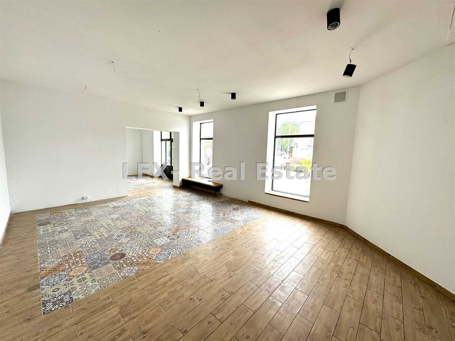 Lokal handlowo - usługowy 70 m2 w Pruszkowie.