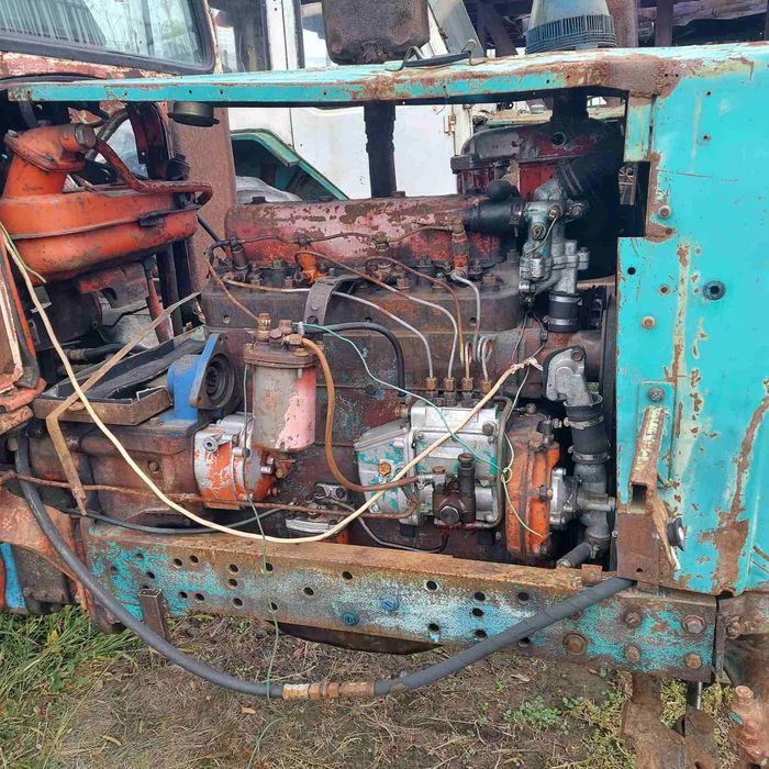 Трактор ЮМЗ 6 в робочему стані