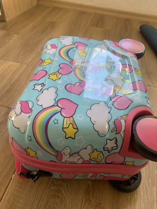 Дитячий чемодан на колесах