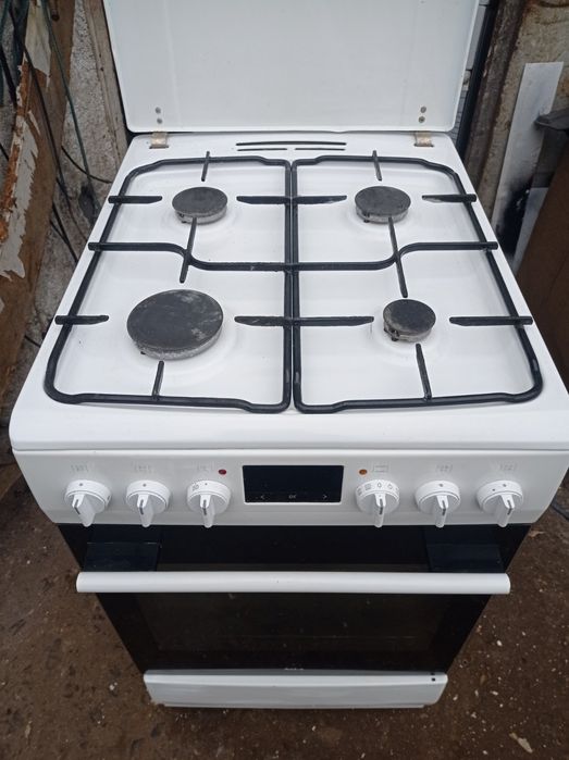 Продам 4х конфорну газову плиту Аміка