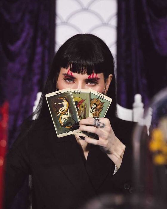 szeptucha, wróżka, jasnowidz, tarocistka - tarot, wróżby, karty