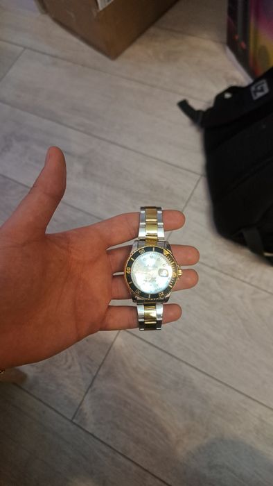 Elegancki zegarek srebrny