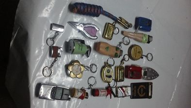 Vendo 20 Isqueiros tipo porta Chaves para colecção vários motivos .