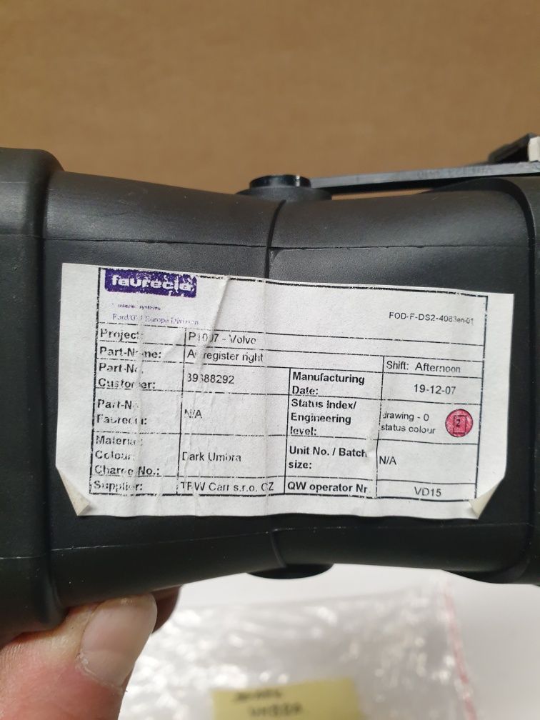 kratka nawiewu prawego volvo v50 s40 c30 DARK UMBRA