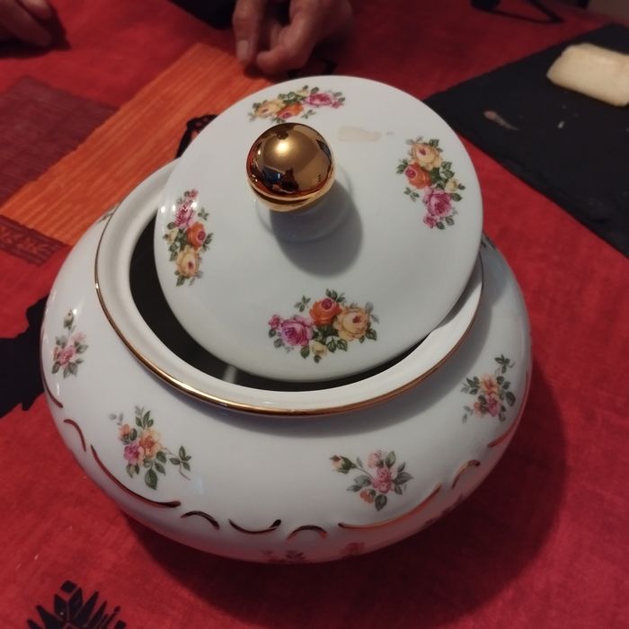 Bomboneira em porcelana