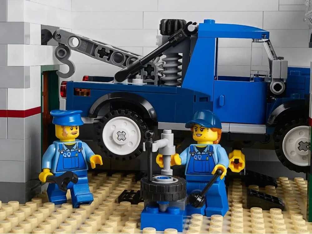 Конструктор 1в1 Lego Creator 10264 - гараж на углу на 2569 деталей