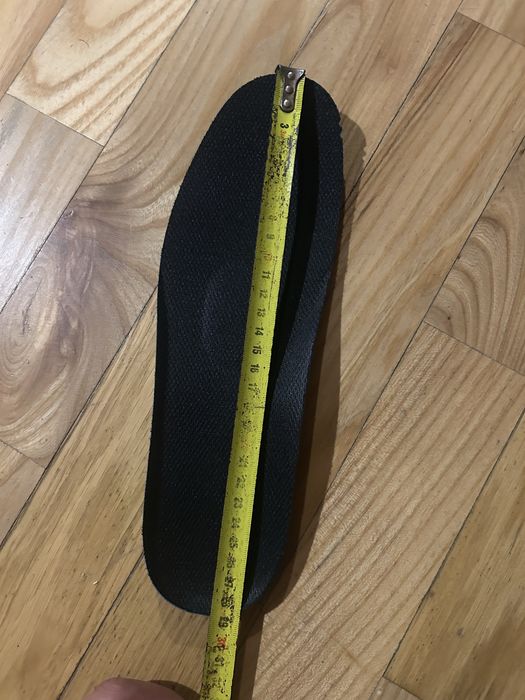 Продам нові черевикі олива