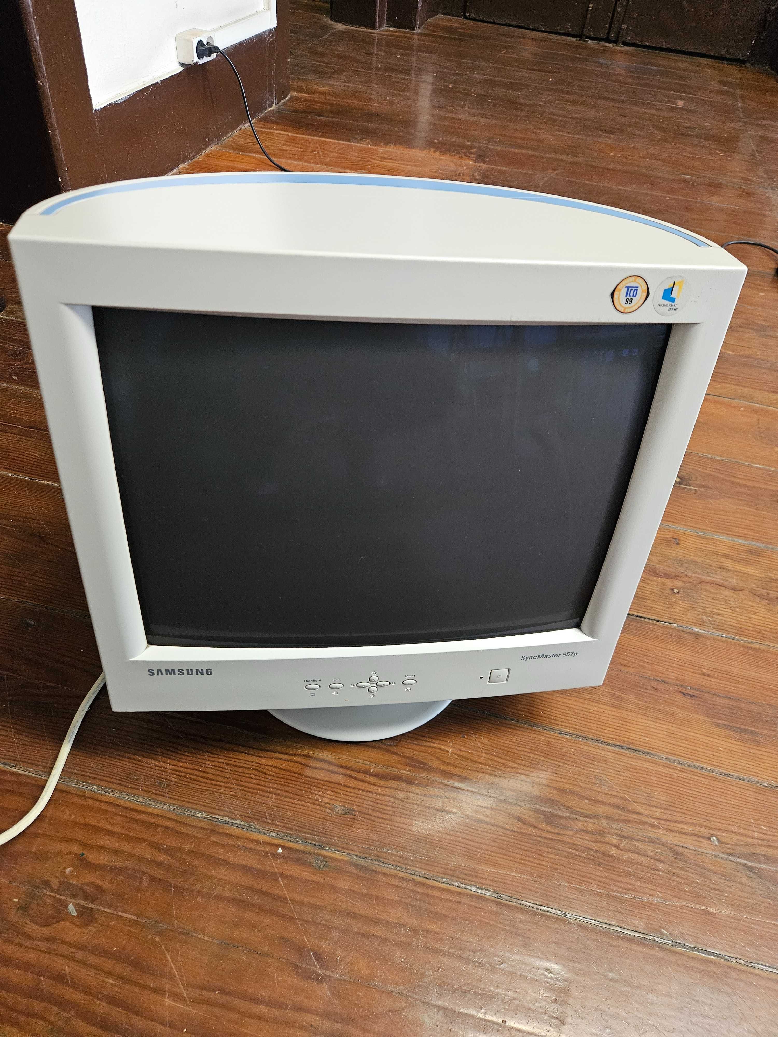 Ecrã CRT - Samsung Syncmaster 957P S 19" 1920 x 1440 - A funcionar