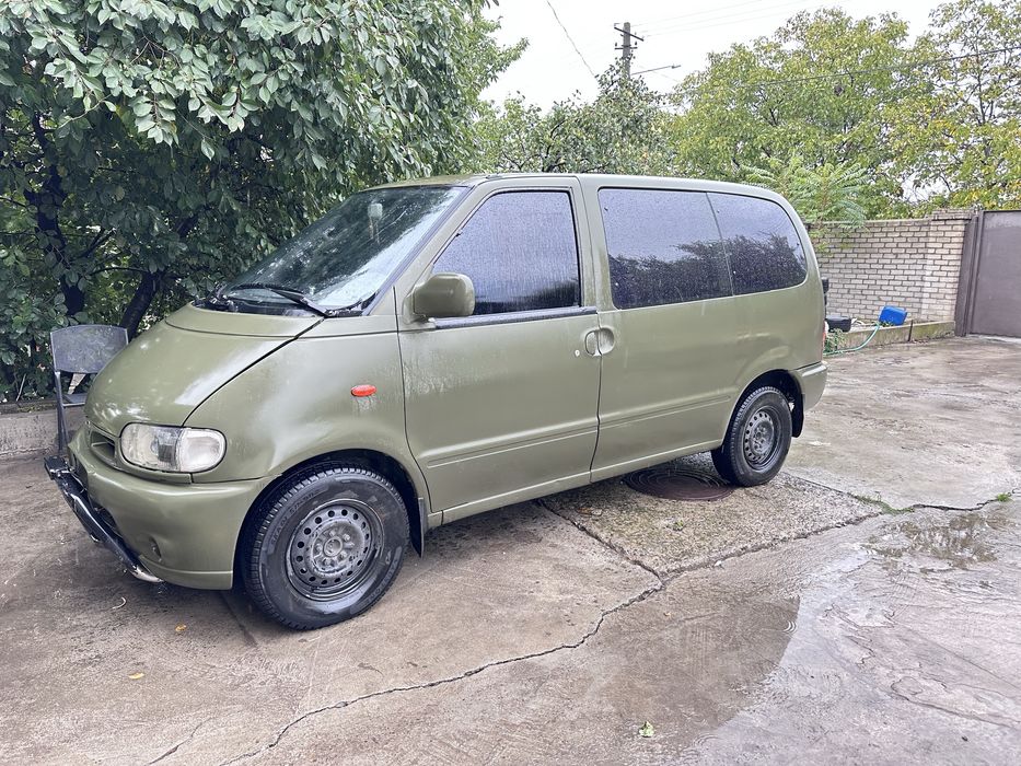 Nissan serena 1999