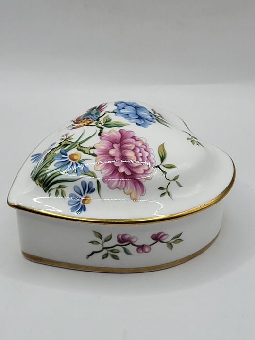 Porcelanowe pudełko na drobiazgi Spode