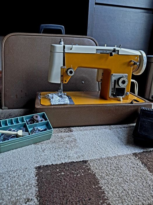 Maszyna do szycia elektryczna walizkowa Łucznik 466, przenośna maszyna