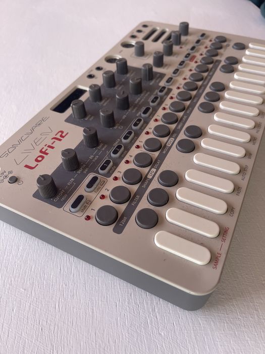 Sonicware LIVEN Lofi-12 Sampler e GrooveBox como novo