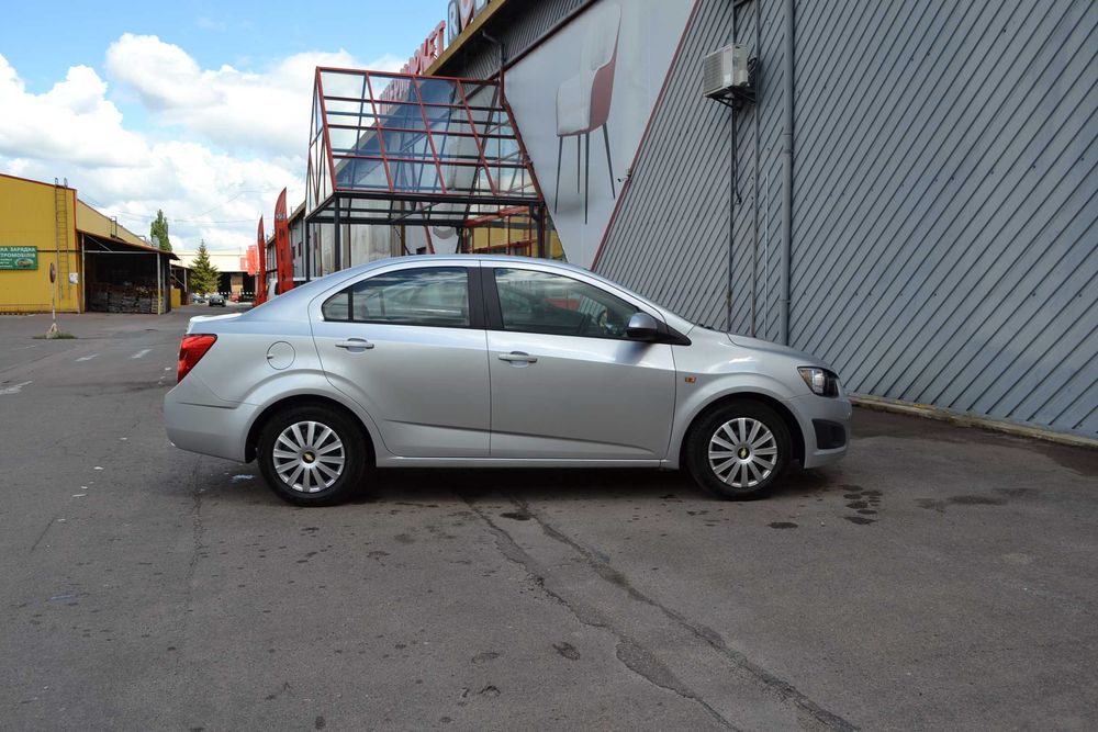 Chevrolet Aveo//Sonic T300 в седані