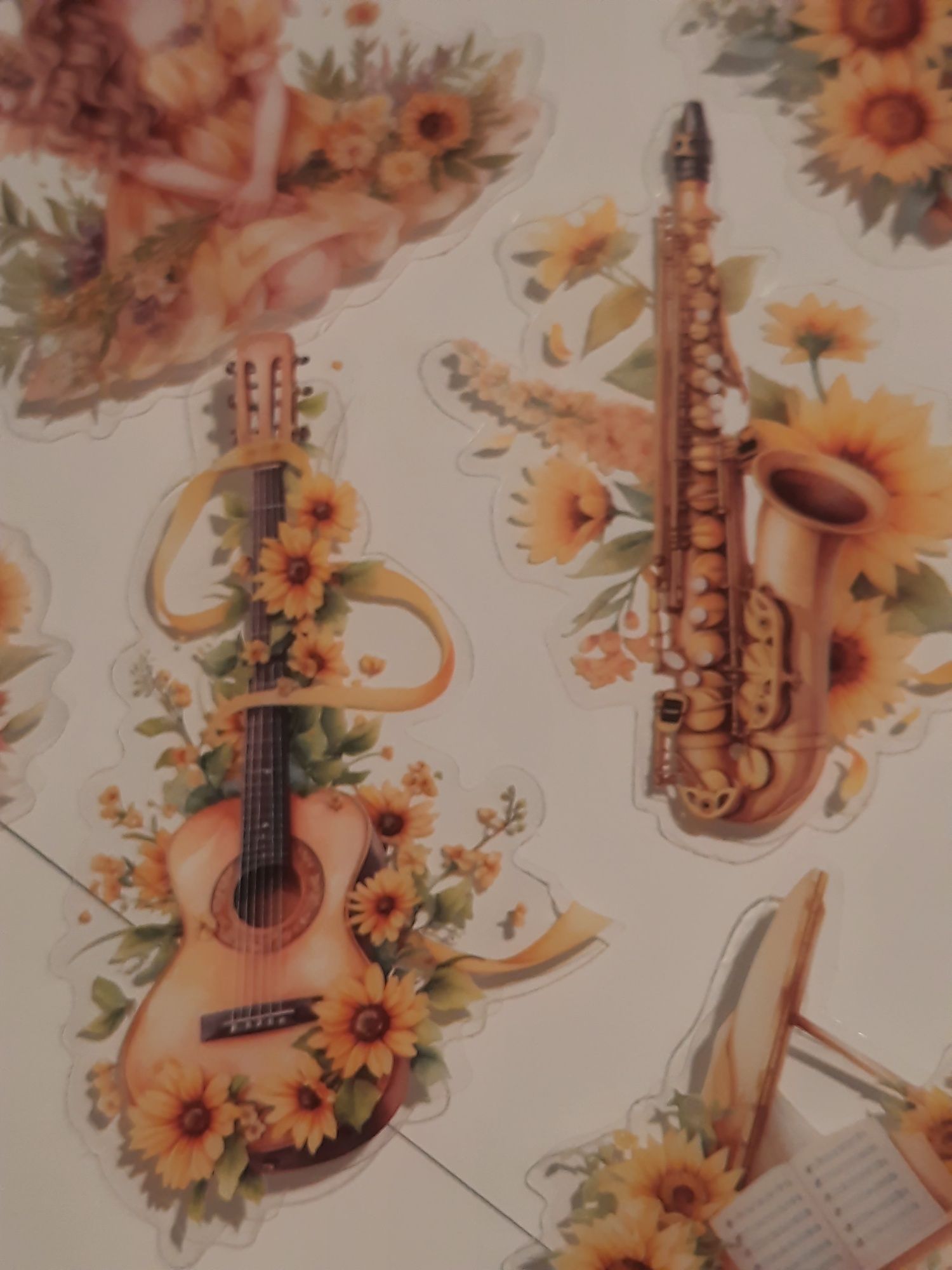 15 stickers, anjos e instrumentos musicais com girassóis. Scrapbooking