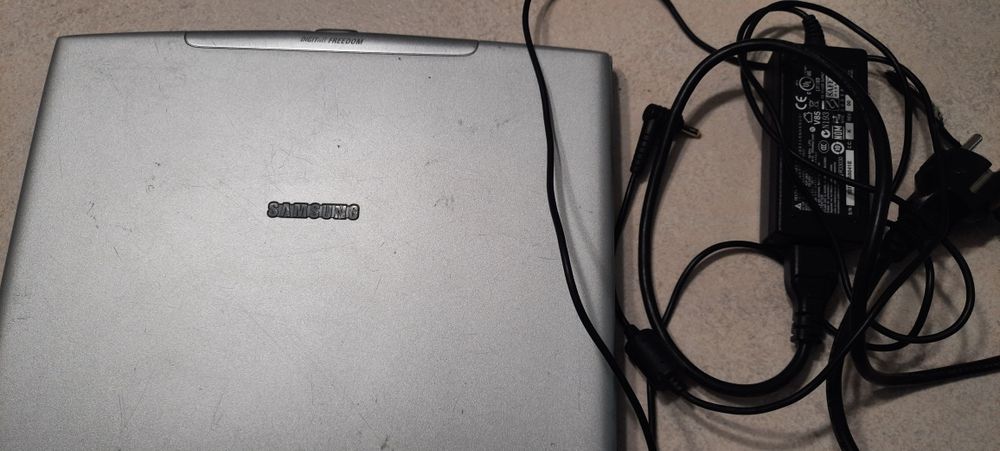 Laptop Samsung Q25