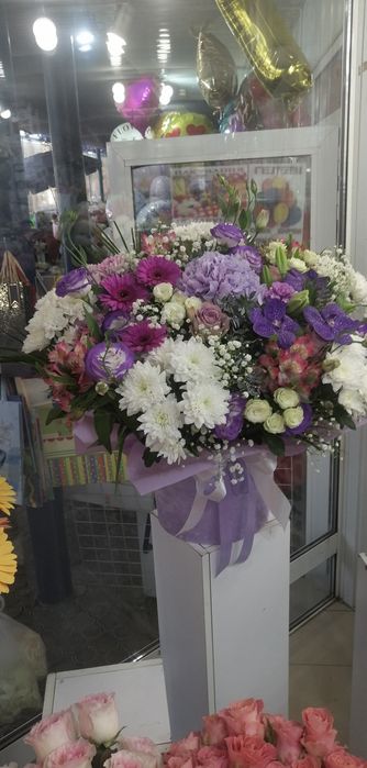 Квіти доставляю вітаю зднем народж