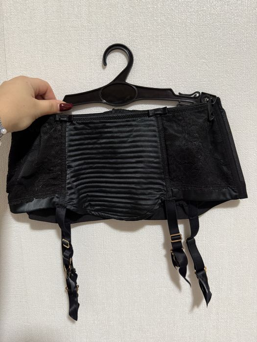 Пояс до панчох, чорний, з мереживними вставками по боках