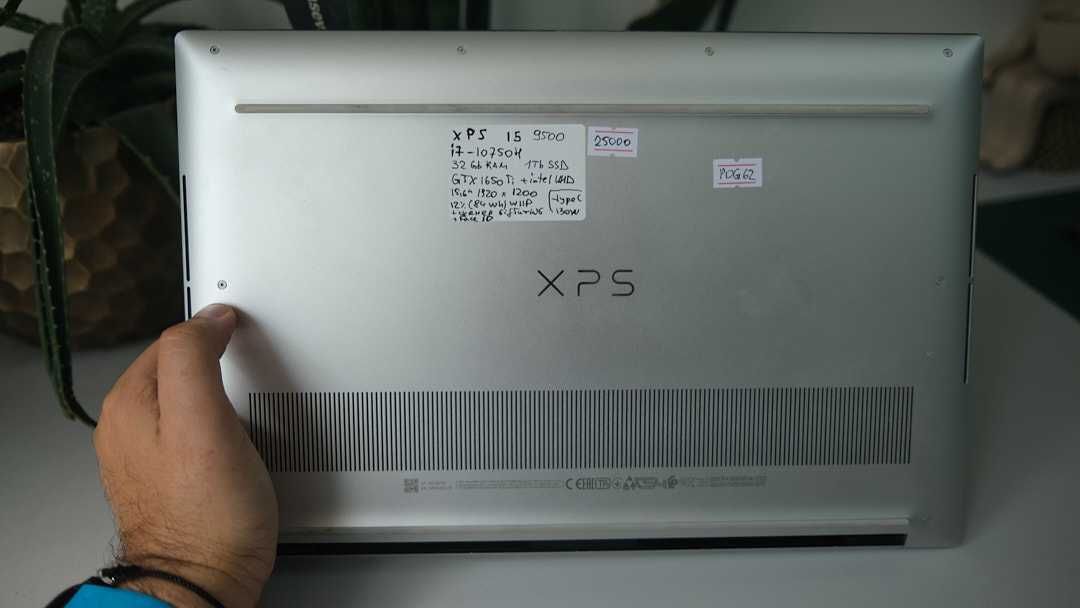 Dell XPS 15 9500 i7 - 10750H 32 gb 1 TB SSD GTX 1650 TI   15,6 FHD IPS