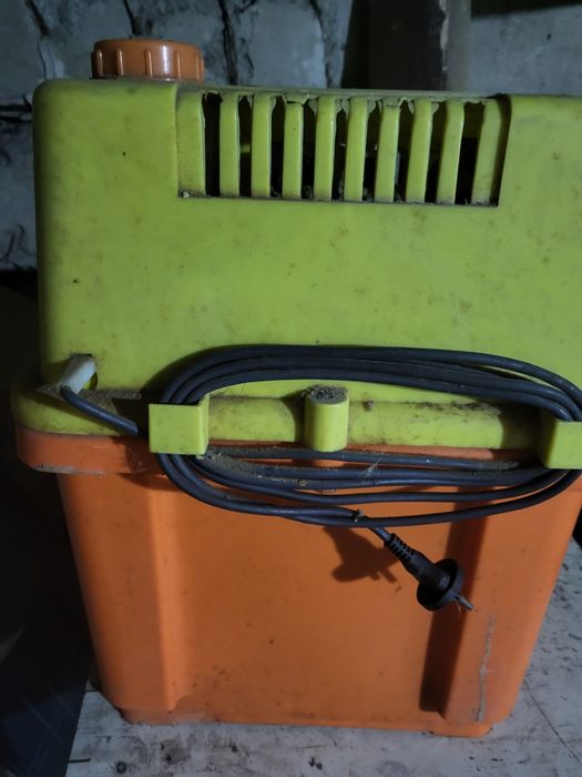 Продам маленьку пральну машінку