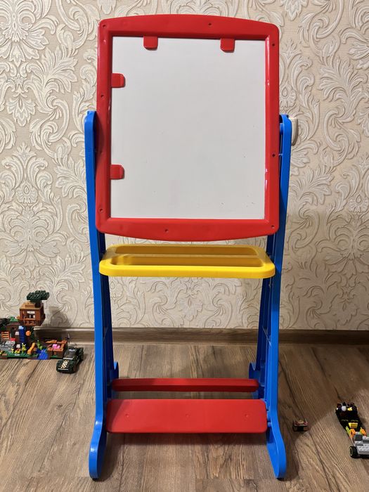 Двусторонний мольберт для рисования