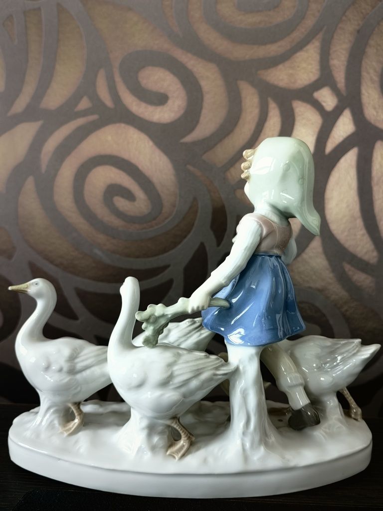 Figurka z porcelany Grafenthal gęsiareczka