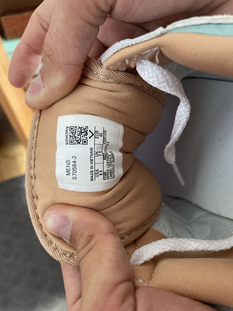 Продаються кросівки saucony оригінал нові 42 розмір