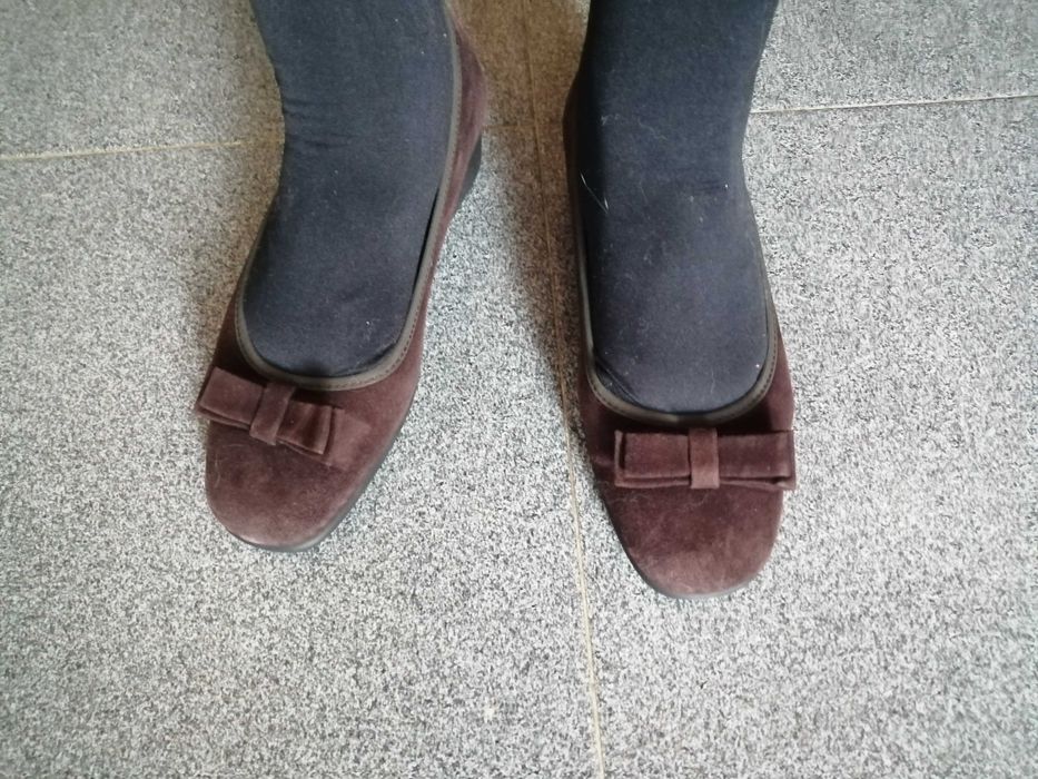 Sapatos de camurça castanhos