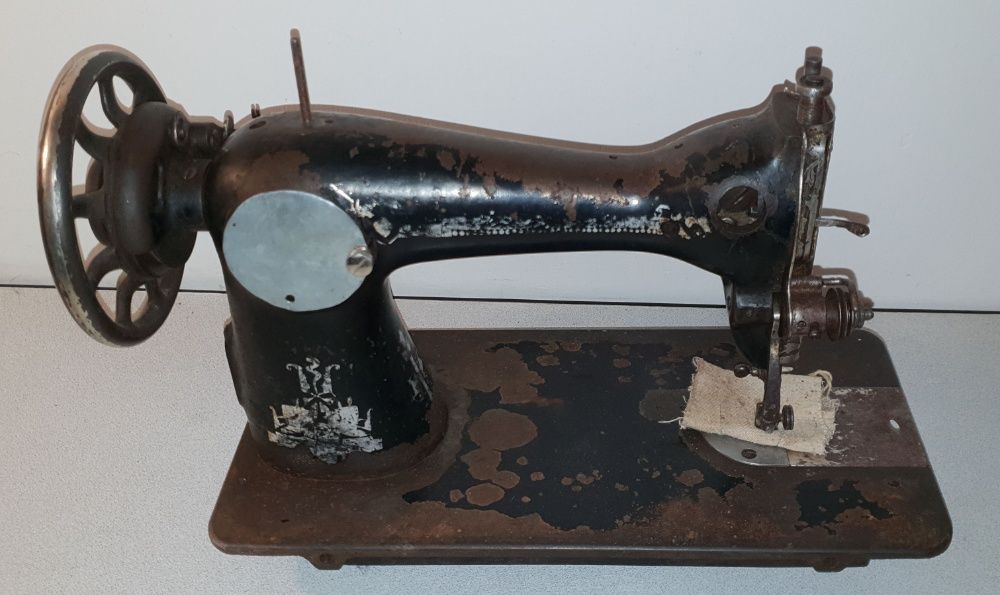 Машинка швейна старовинна