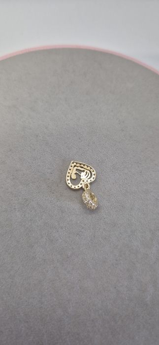 Złoty charms do bransoletki typu Pandora, serce, mama z dzieckiem