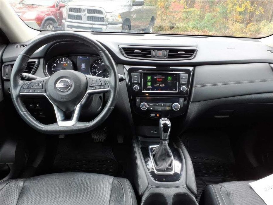 Nissan Rogue SL      2018