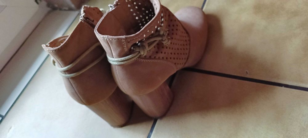 Sprzedam buty botki damskie 38. Stan idealny