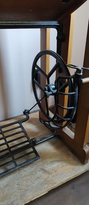 Szafka vintage pod maszynę do szycia Łucznik - oryginał PRL, 1974r.