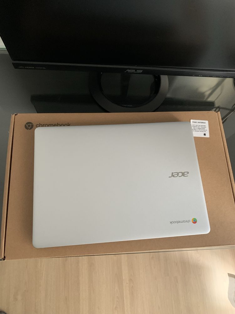 Chromebook praticamente novo com caixa ,comprado em dezembro de 2024