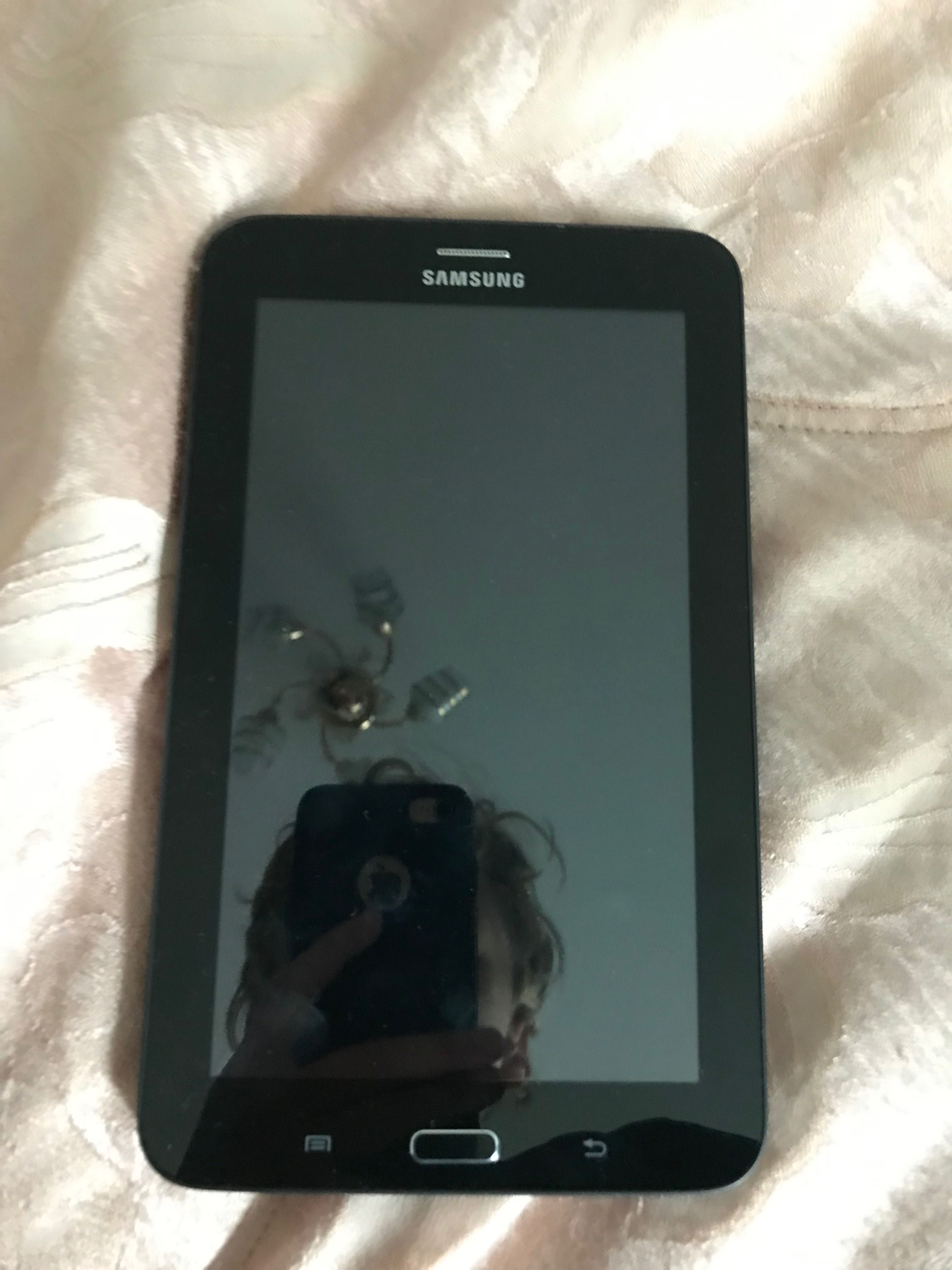 Планшет Samsung Galaxy Tab 3 Lite 8GB