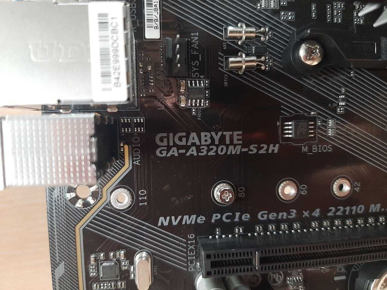 Комплект Gigabyte GA-A320M-S2H AM4 + Процесор Athlon 3000G + кулер