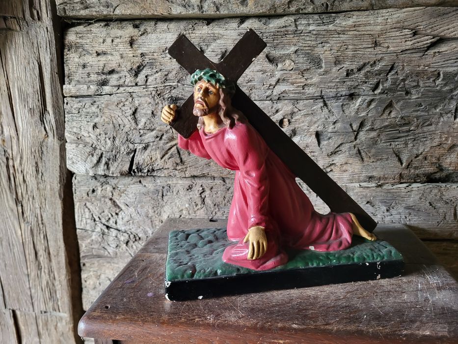 Figurka Pan Jezus dźwigający krzyż Droga krzyżowa