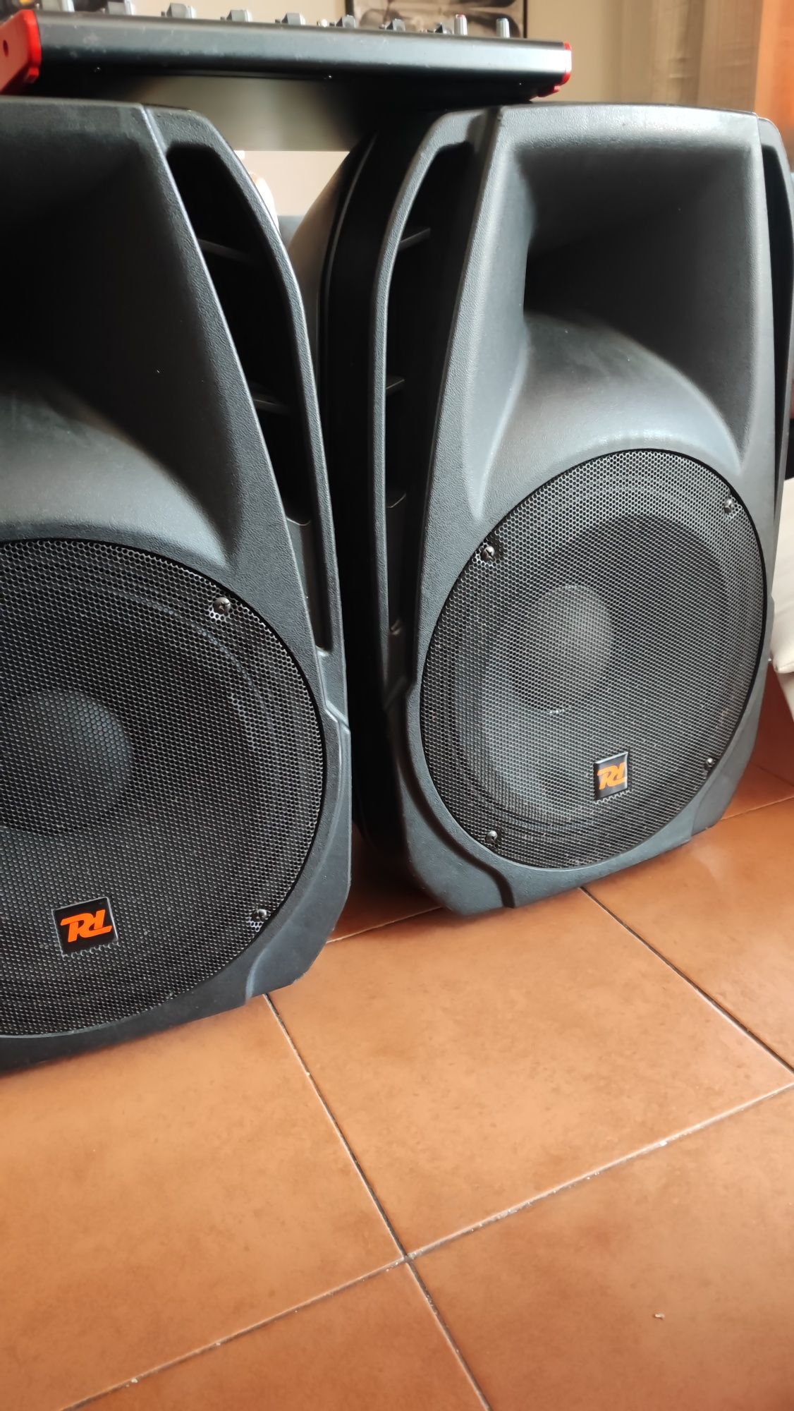 Sistema de som com mesa de som