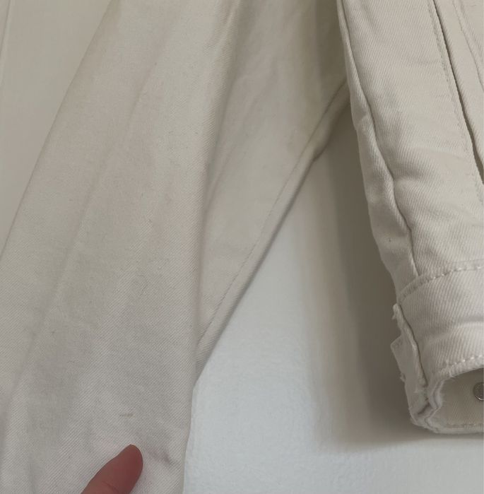 Casaco de ganga branco com botões (sinais de uso) (Clockhouse, tam 38)