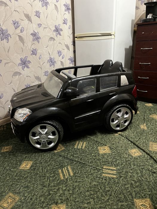 Продам дитячий електромобіль Mersedes GL-Class