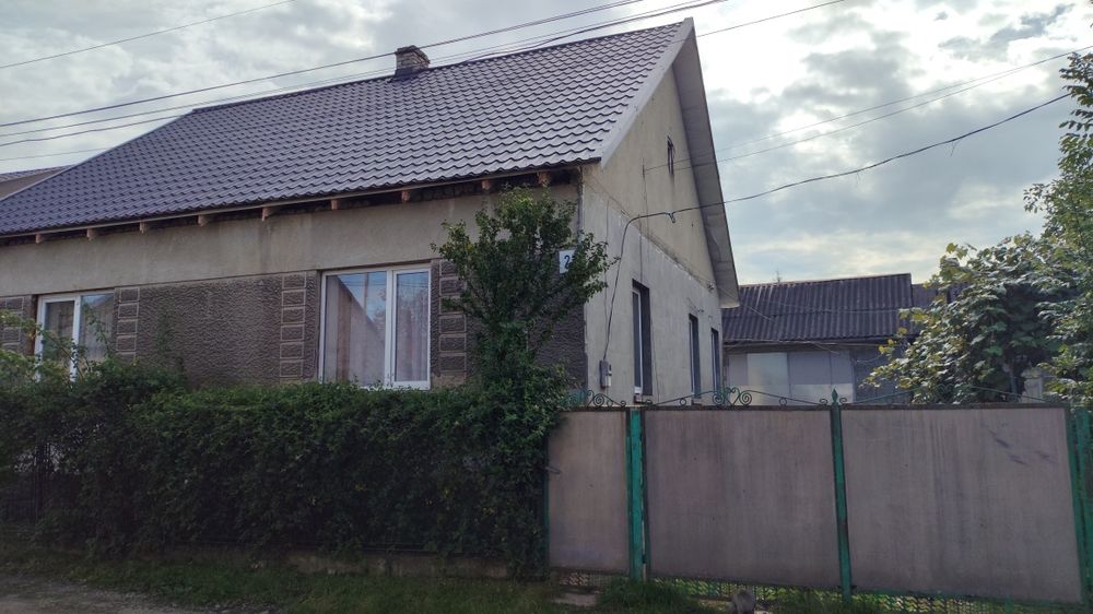 Продаж напівособняку в центрі с.В.Березний