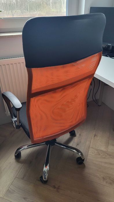 Fotel biurowy czarno-pomarańczowy